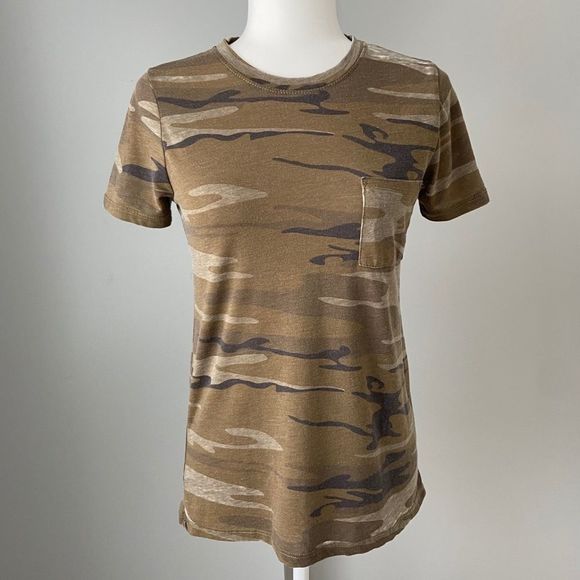 Zoe + Liv | Basic Pocket Camo Short Sleeve Tee, Small Small - Picture 2 of 10